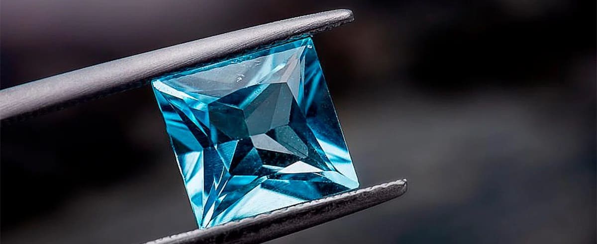 Камень Скорпиона Топаз