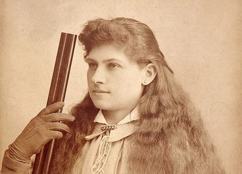 Енні Оуклі народилася 13 серпня